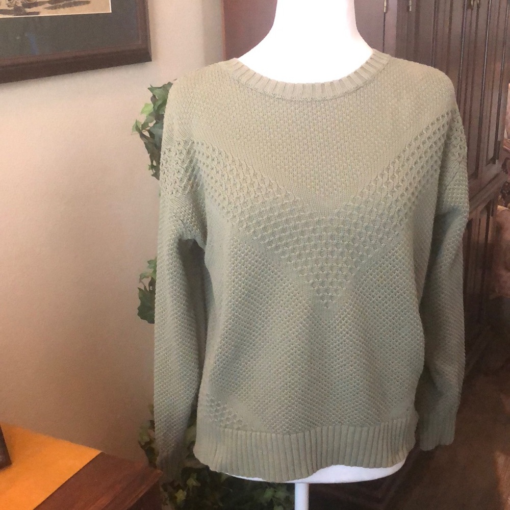 Green Crew Neck Sweater with Textured Knit Pattern